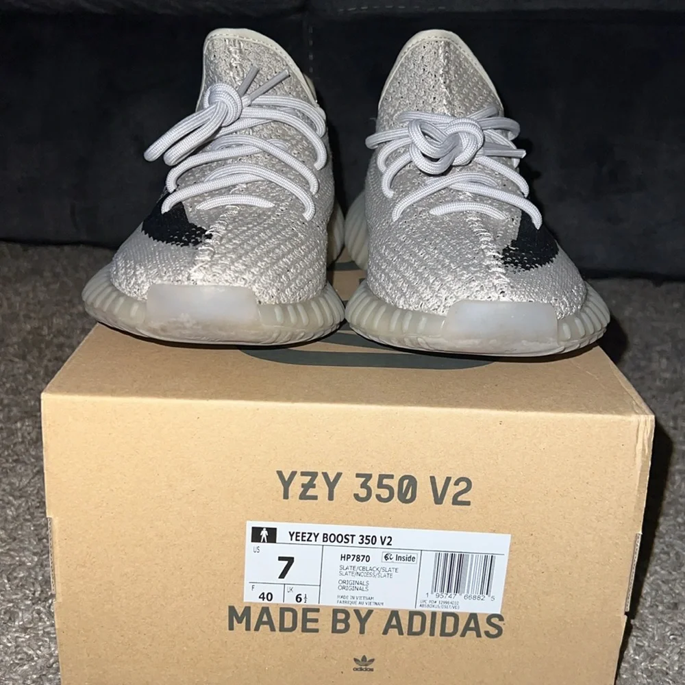 Yeezy - Picture 3 of 4